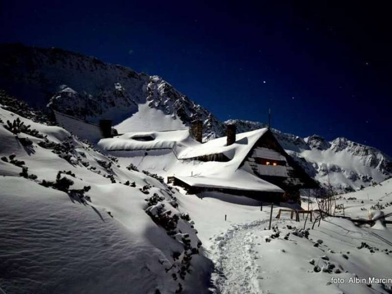 Schronisko PTTK w Dolinie Pięciu Stawów Polskich